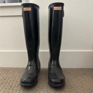 Hunter Original tall gloss rain boots in black thumbnail 2