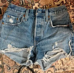 Revolve Levi’s Shorts 501 size 25 thumbnail 1