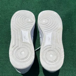 Nike Air Force 1 '07 'Triple White' Men’s Size 11 thumbnail 5