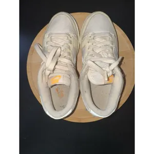 Nike‎ Sb Dunk Low Prm City Of Love Coll Light Bone Coconut Milk Fz2552-100 thumbnail 6