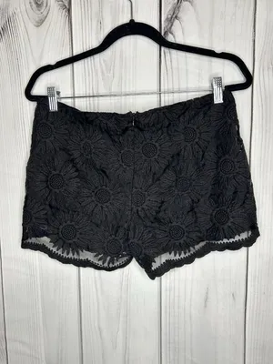 Umgee Floral Lace High Rise Scalloped Hem Shorts Black Sz M (32 x 3) thumbnail 4