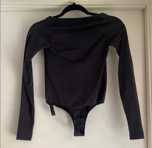 SKIMS Scoop Neck Bodysuit S/M thumbnail 3