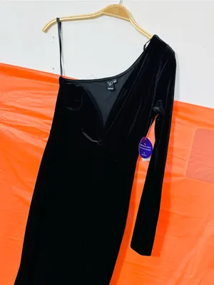 Windsor Black One-Shoulder Velvet Evening Dress thumbnail 6
