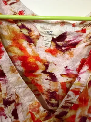 Terra & Sky Multi-Color Floral V-Neck Blouse thumbnail 2