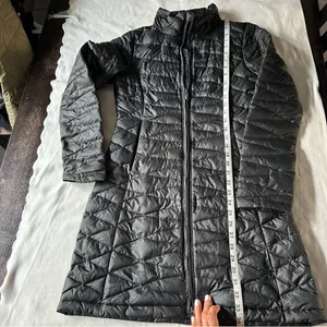 Patagonia Women's Black Puffer Coat thumbnail 2