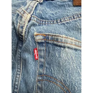 Levi's Premium Ribcage Straight Ankle Jeans - Vintage Wash - Size 27 in Blue thumbnail 4