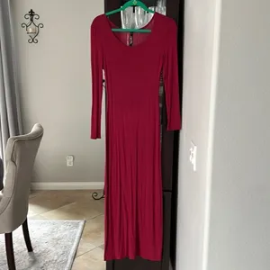 White Mark Burgundy Scoop Neck Long Sleeve Lightweight Maxi Dress Size Small EUC thumbnail 2