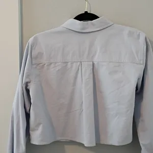 Cropped Light Blue Button Down Size XS thumbnail 2