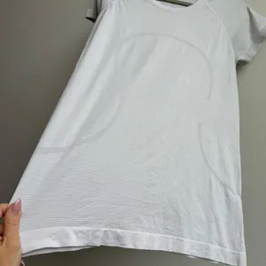 Lululemon Swiftly Tech Short Sleeve Crew White Size 10 Size Medium thumbnail 2