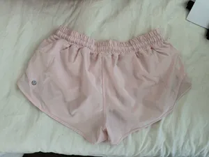 Lululemon Hotty Hot Low-Rise Lined Short 2.5 Strawberry Milkshake 8 thumbnail 3
