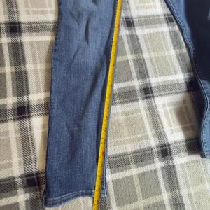 Levis 311 Shaping Skinny Jeans Womens 28 Blue Medium Wash Stretch Denim thumbnail 3