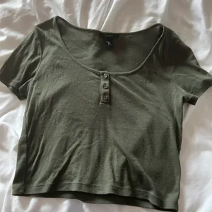 Forever 21 Olive Green Cropped Tee thumbnail 3