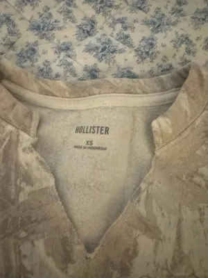 Hollister Crewneck thumbnail 3