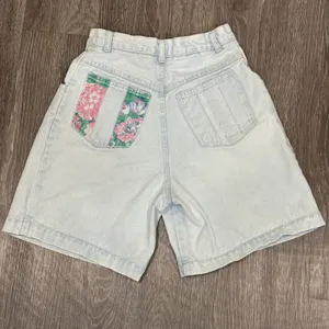 VTG 90s Nuovo High Waisted Patchwork Denim Mom Shorts Light Wash Blue Pleated XS thumbnail 2