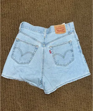 Levi’s High-Waisted Mom Shorts thumbnail 3