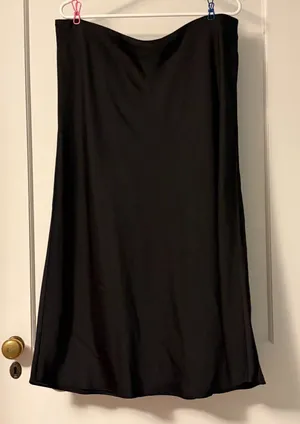 J Crew black satin midi skirt size XL classic wardrobe staple minimalist neutral thumbnail 1