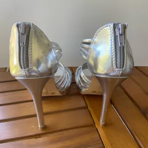 CHINESE LAUNDRY Silver Strappy Platform Heels 6.5  thumbnail 4
