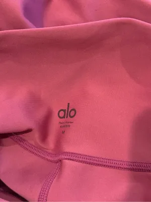 Alo yoga 7/8 airlift High-Rise Leggings in Berry thumbnail 5