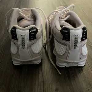 Women’s Nike Shox Enigma 9000 Barely Rose Running Shoes BQ9001-600 Sz 8 thumbnail 2