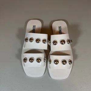 Schutz Lizzie Slide Sandals Womens 6 White Two Band Jelly Design Silver Studs thumbnail 2