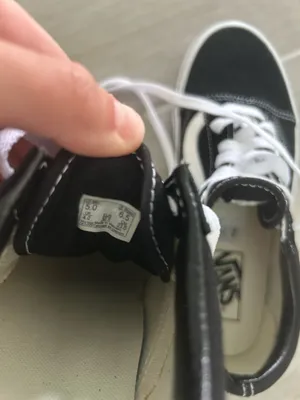 Black and white vans thumbnail 10