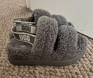 UGG Slippers Women’s 8 thumbnail 1