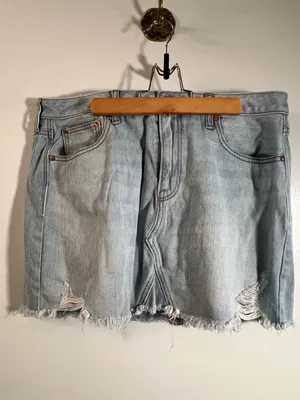 American‎ Eagle Women’s Size 14 Denim Mini Skirt Cut Off Light Wash Distressed thumbnail 2