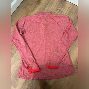 Under Armour Half Zip Top. Size medium. thumbnail 2