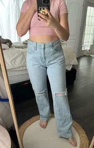 Levi’s Distressed Light Wash Jeans Size 28 thumbnail 1