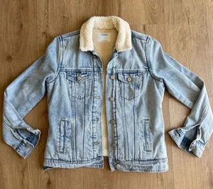 Old Navy Light Wash Denim Sherpa Lined Classic Trucker Jacket Size Small thumbnail 1