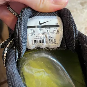 Nike H20 Repel Zoom Winflo 3 Ombre Black and Gray Athletic Sneakers - Size 9.5 thumbnail 2