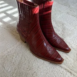 Schutz BRIANI CROCODILE EMBOSSED LEATHER BOOTIE thumbnail 6