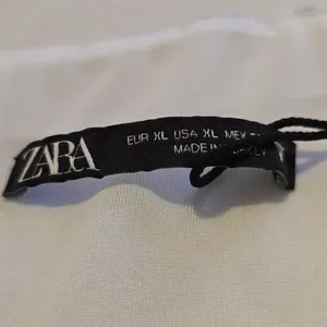 Zara Black and White Label Detail thumbnail 7
