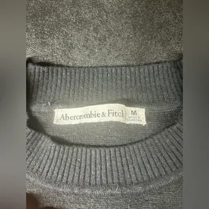 Abercrombie & Fitch Women's Size M Black Crewneck Sweater thumbnail 2