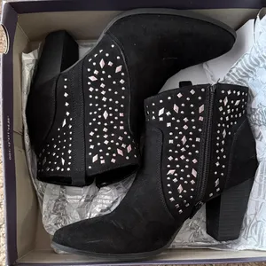 JENNIFER LOPEZ Black Suede Ankle Boots with Pink Stud Detail - Women's 8.5 thumbnail 2