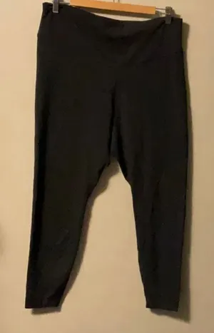 Old Navy Classic Black Leggings thumbnail 1