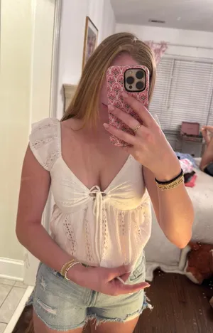 White top thumbnail 1