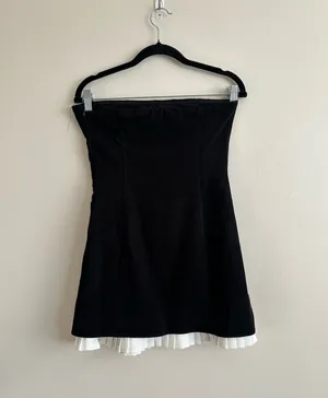 Beginning Boutique Black Strapless Mini Dress with White Pleated Hem Size 2 thumbnail 2