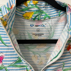 IBKÜL Sun Shirt Medium Blue Floral Striped Nylon 1/4 Zip Golf Mock Neck Top thumbnail 2