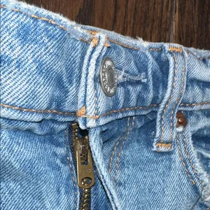 Abercrombie & Fitch the Mom shorts high rise Light Blue Jean Shorts size 0/25 thumbnail 3