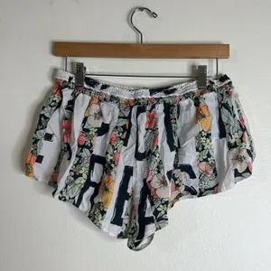 Victoria's Secret Women's Floral Logo Pajama Shorts‎ White Medium thumbnail 6