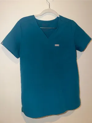 2 FigsScrub tops thumbnail 3