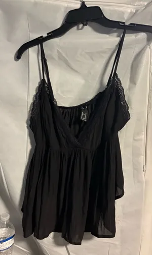 FOREVER 21 Black Lace Trim V-Neck Spaghetti Strap Camisole Tank Sleeveless M thumbnail 1