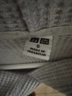 Uniqlo Light Gray Waffle Knit Hooded Sweatshirt thumbnail 2