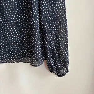 Cabi 3956 Ruffle Front Polka Dot Blouse Size M Black White Womens Sheer Top thumbnail 3