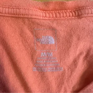 The North Face Women’s Half Dome Logo V Neck T Shirt Medium Orange thumbnail 2