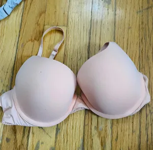 Victoria’s Secret push-up bra thumbnail 1