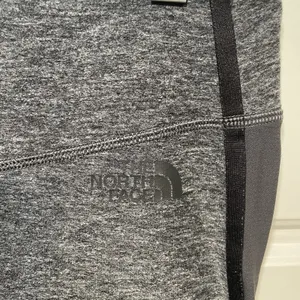 The North Face Womens Gray Athletic‎ Crop Leggings Activewear large thumbnail 3