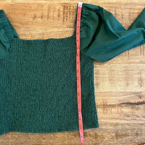 BB Dakota Smocked Puff Sleeve Top M Emerald Green‎ Cropped Minimalist Clean Girl thumbnail 10
