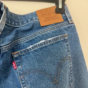 Levi's NWOT wedgie straight ripped jeans size 31 thumbnail 6